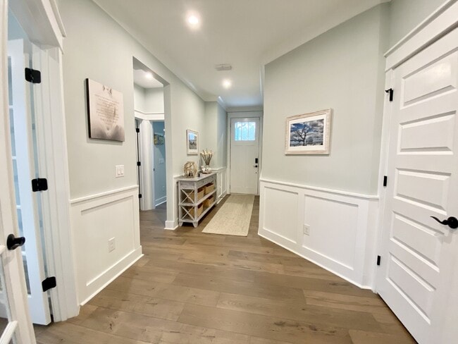 Building Photo - Resort Style Living in this 2 bedroom w/ a...