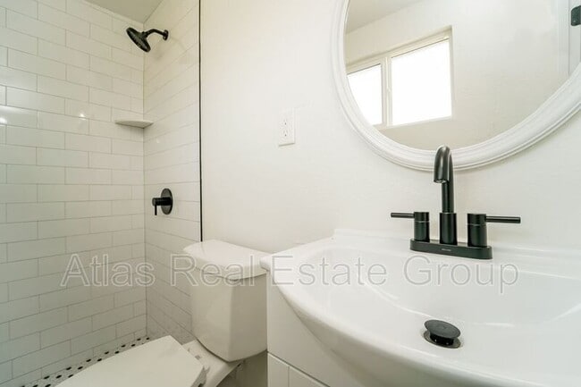 Building Photo - 1433 S Turquoise Vista