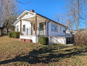 Building Photo - 46 Herron Ave