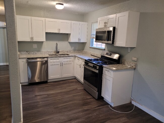 Building Photo - 5478 Justo Ln
