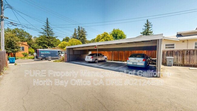 Building Photo - 745 Davis St