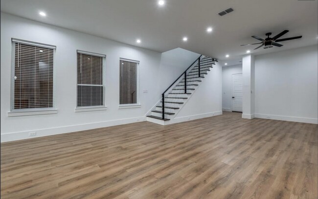 Building Photo - 2343 Hondo Ave