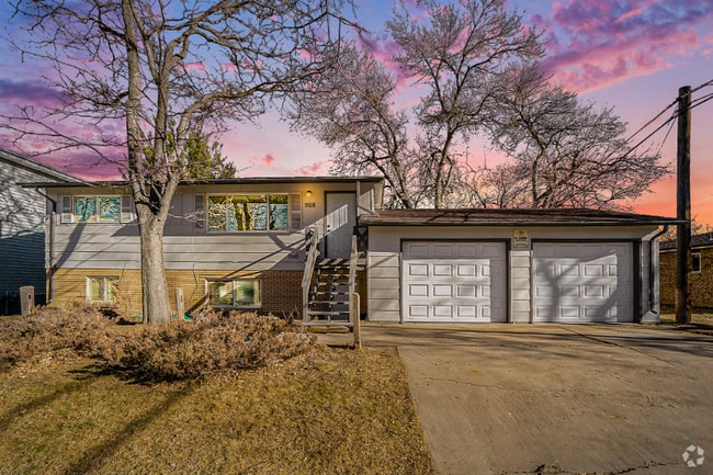 Building Photo - 1108-1110 Ponderosa Dr