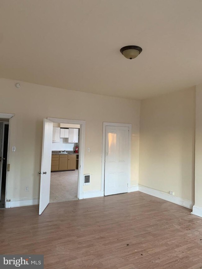 Building Photo - 13 E Elm St