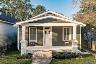 Building Photo - 2161 Oleander St