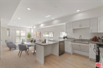 Building Photo - 1409 N Hobart Blvd