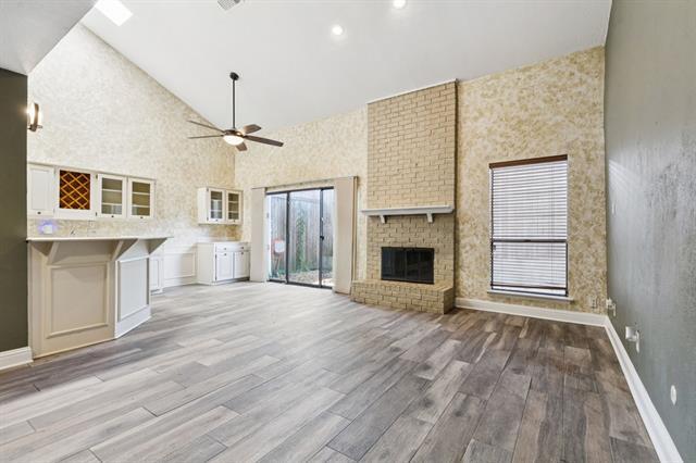 Foto del edificio - 7450 Holly Hill Dr