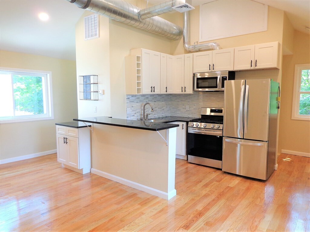 Foto principal - 7 Williston Rd