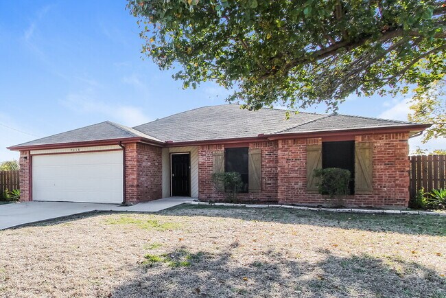 Foto del edificio - 7618 Creek Wood Dr