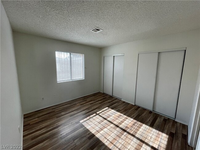 Building Photo - 4580 Carriage Park Dr