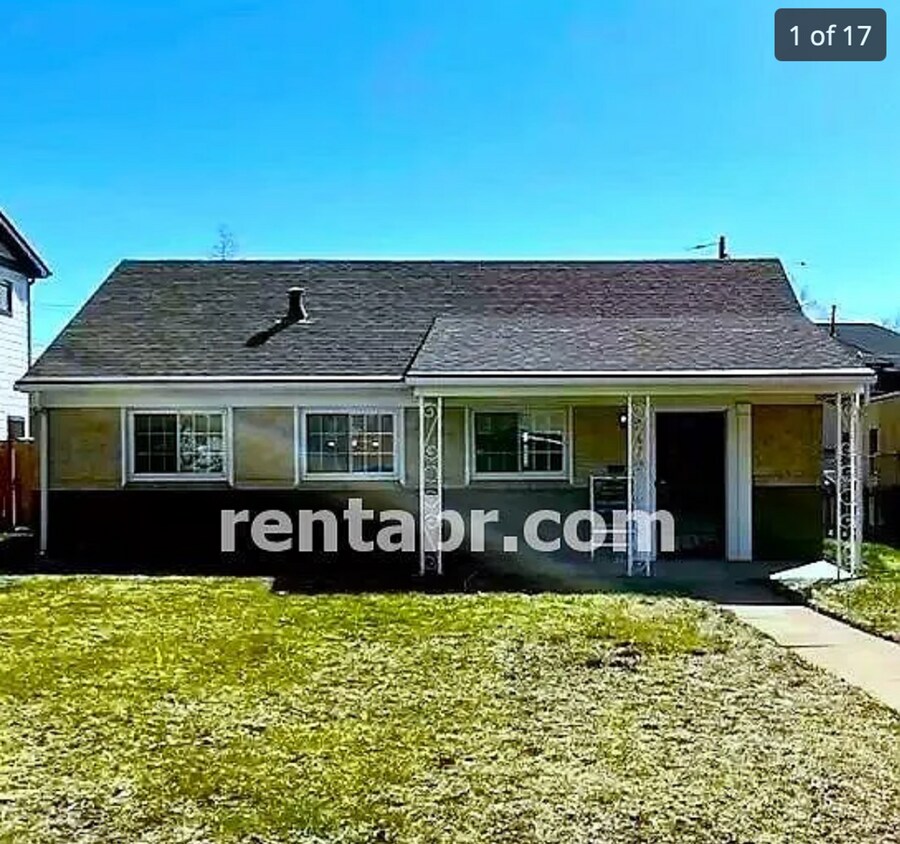 Primary Photo - Come home to this Two Bedroom Bungalow in ...