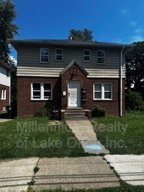 Building Photo - 140 Summit St