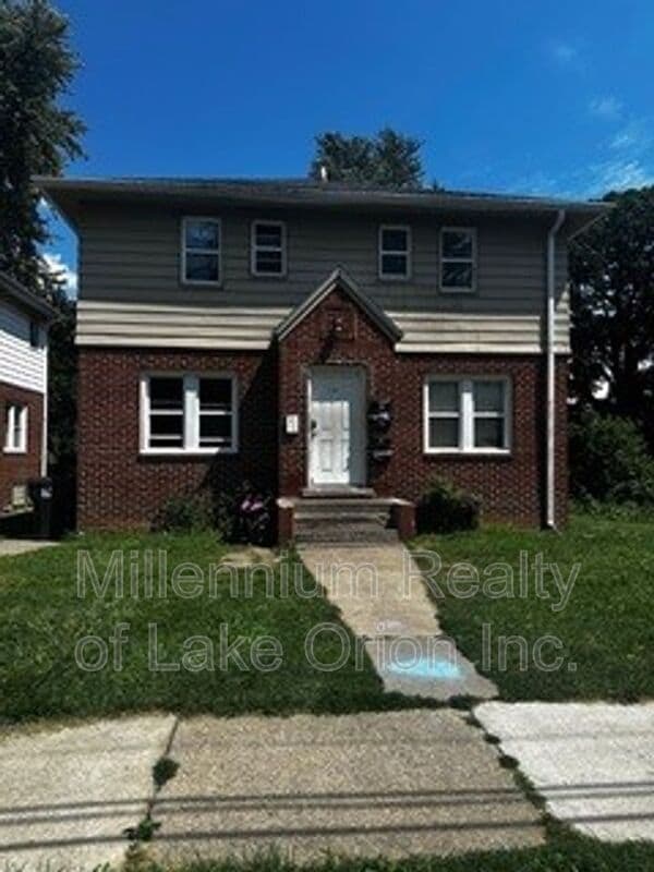Building Photo - 140 Summit St