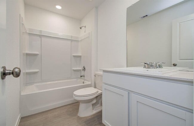 Building Photo - 5005 Gallant St