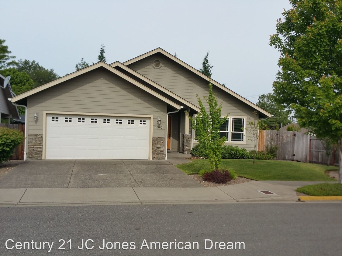 Primary Photo - 1502 SW Waterstone Dr