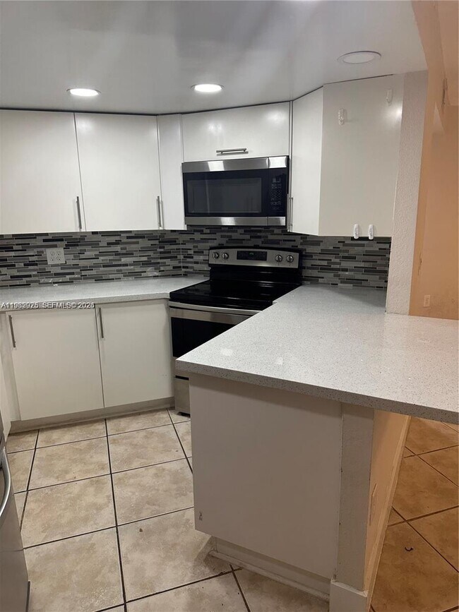 Building Photo - 8255 Lake Dr