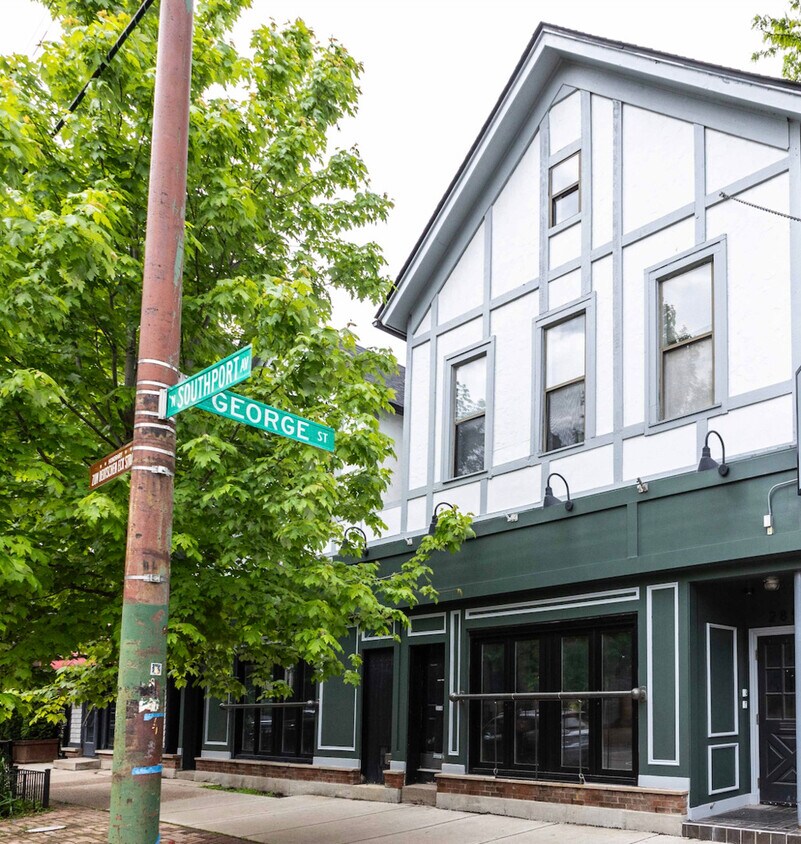 Primary Photo - 2856 N Southport Ave
