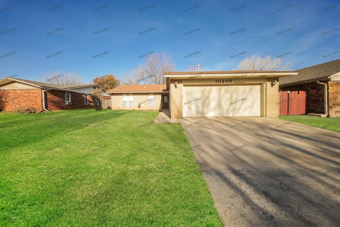 Photo - 10205 Glascow Dr (Yukon, OK)