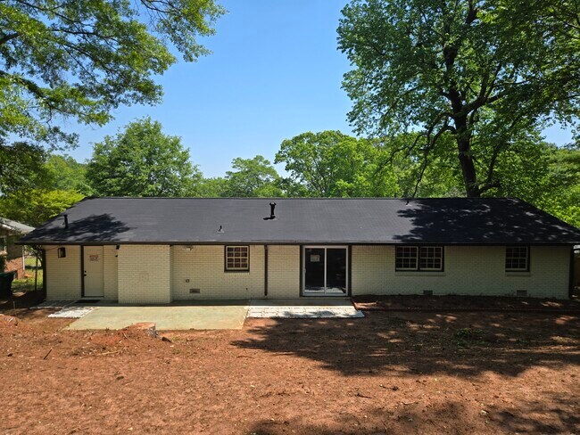 Foto del edificio - 2401 Winshire Dr