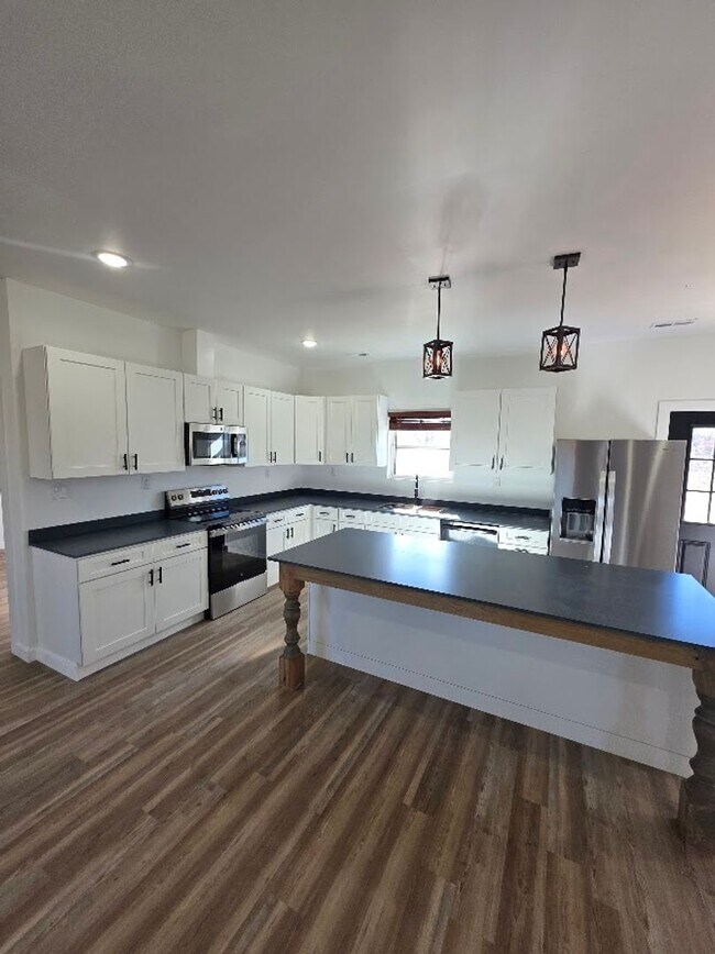 Foto del edificio - Modern New Construction 3 Bedroom Home with Porches in Crossville