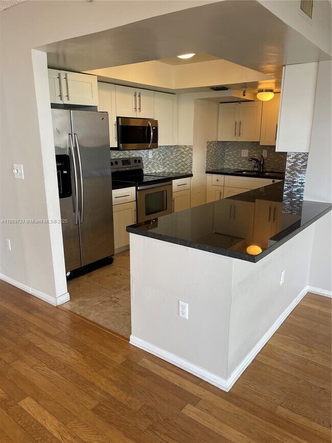 Foto del edificio - 720 Coral Way