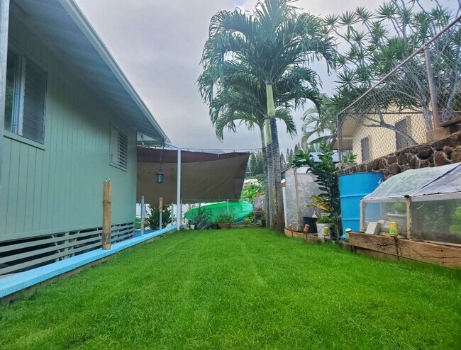 Lawn area to relax on - 45-217 Lilipuna Rd