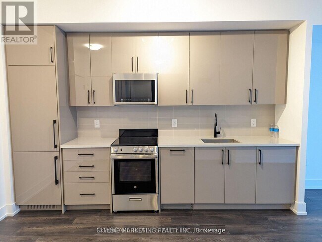 Photo du bâtiment - 2450 Old Bronte Rd