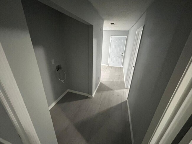Foto del edificio - Spacious 5 Bedroom Home forRent in Tampa
