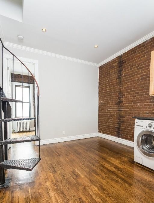 Building Photo - 219 E 23rd St