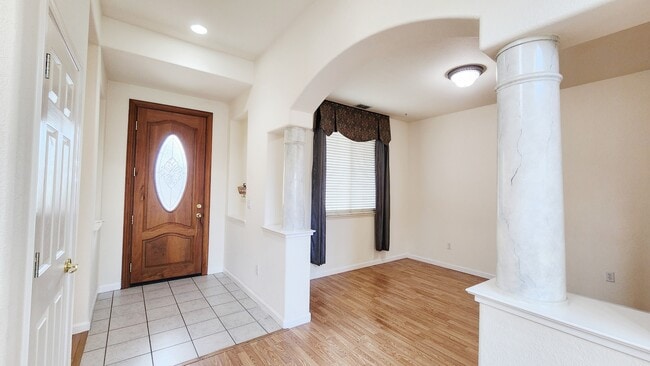 Building Photo - 1083 Somersby Way
