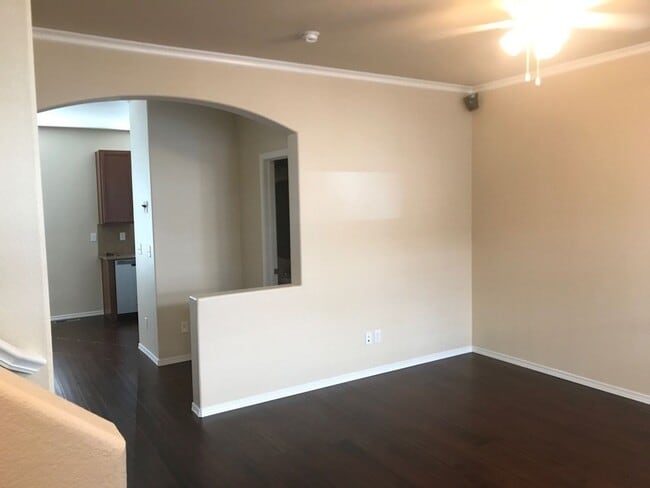 Building Photo - CHARMING 2BD TOWNHOME IN THE VISTAS AT NOR...