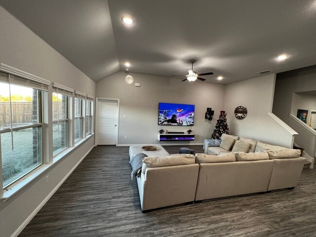 Building Photo - 4 Bedroom Single Family Home in Melissa