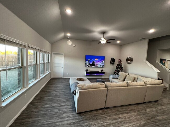 Foto del edificio - 4 Bedroom Single Family Home in Melissa