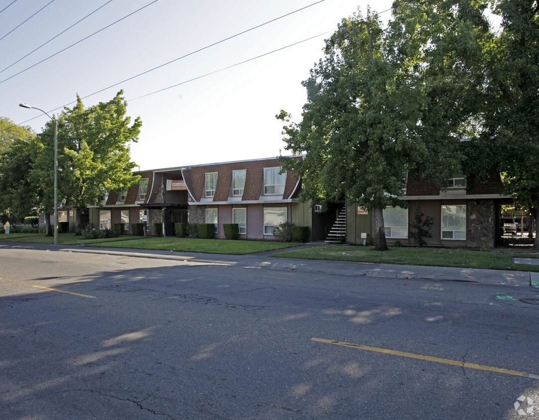 Primary Photo - Central Park Apartments