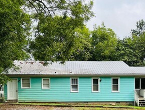 Building Photo - 253 Magnolia St