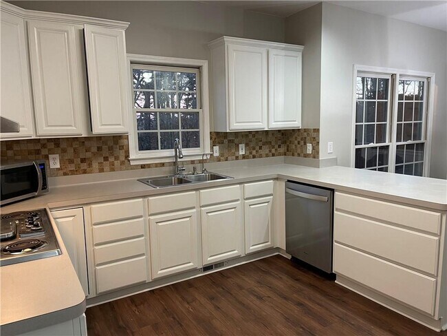 Foto del edificio - 2550 Highland Pointe Dr