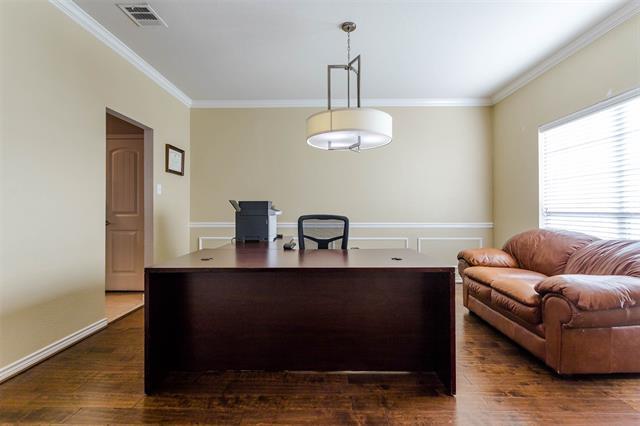 Foto del edificio - 720 Hardwood Dr
