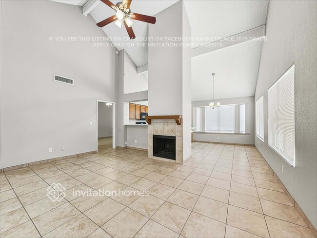 Building Photo - 2142 W Monona Dr