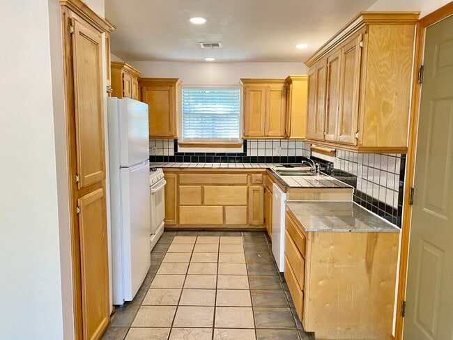 Kitchen - 113 S Van Buren Ave