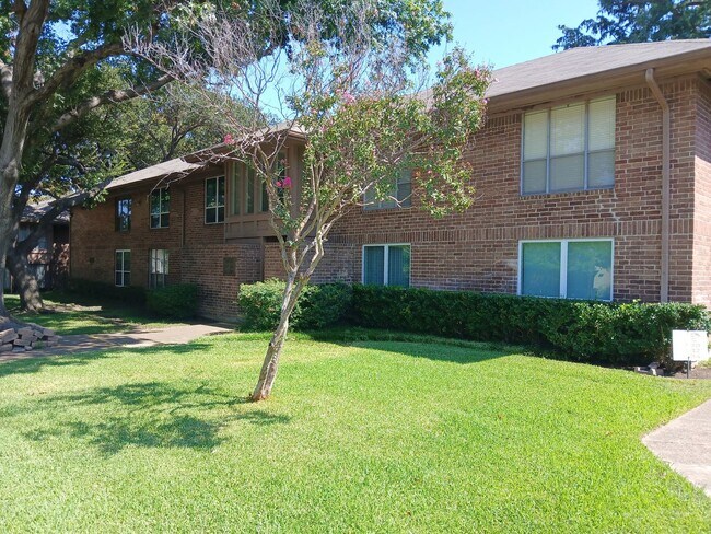 Foto del edificio - (MOVE IN SPECIAL) 50% OFF 1st MONTHS RENT) 2 Bedroom, 1 Bath Condo Near 75 and Walnut Hill Road i...