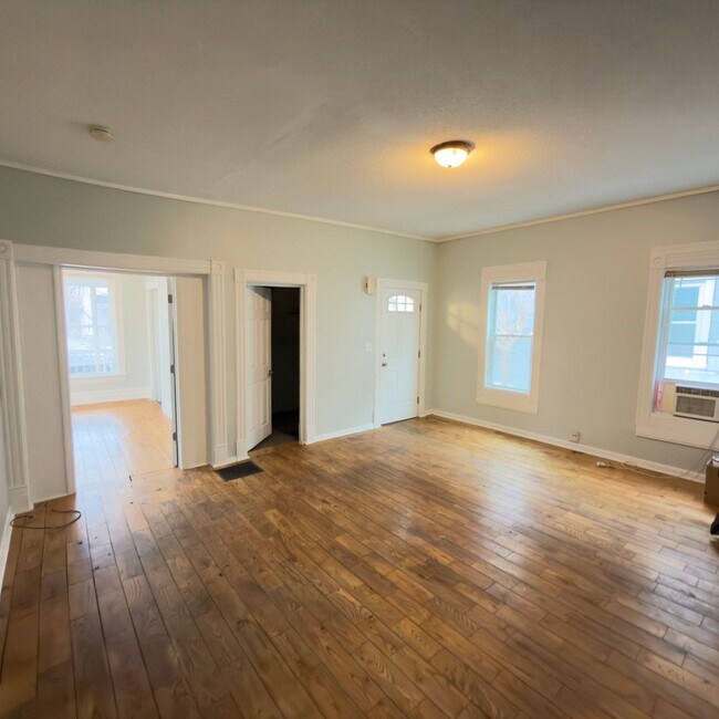 Foto del edificio - 1555 Broadway Ave NW