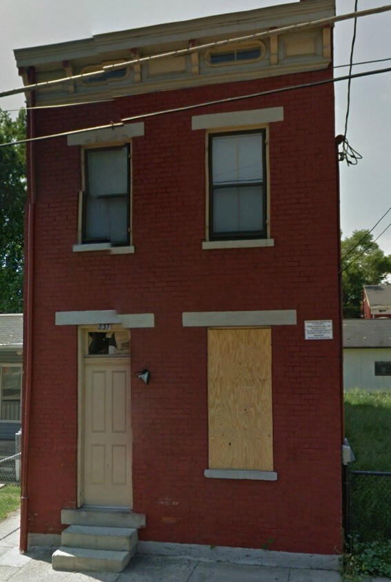 Building Photo - 837 York St