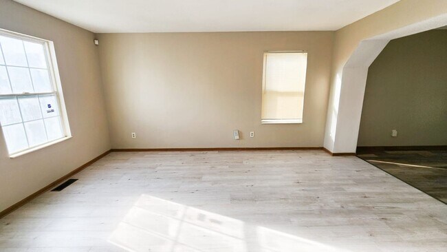 Foto del edificio - Move in ready!