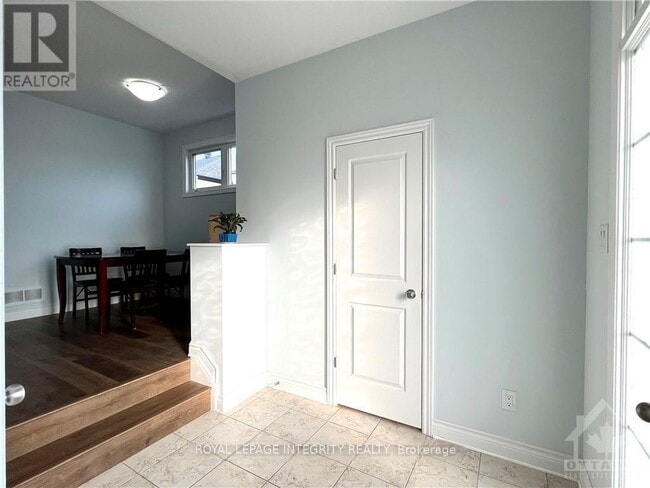 Building Photo - 156 Westover Cres