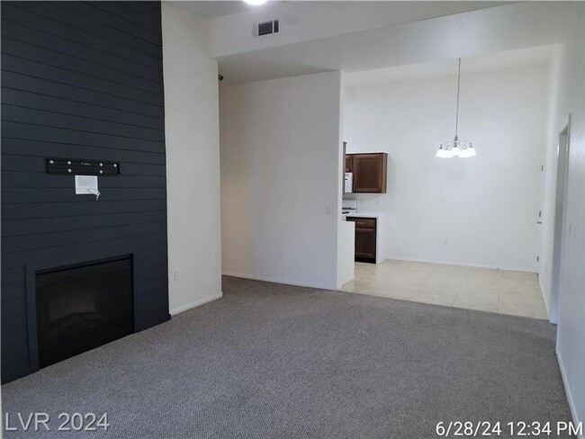 Building Photo - FANTASTIC SW 2ND FLOOR UNIT IN HIGHLY POPU...