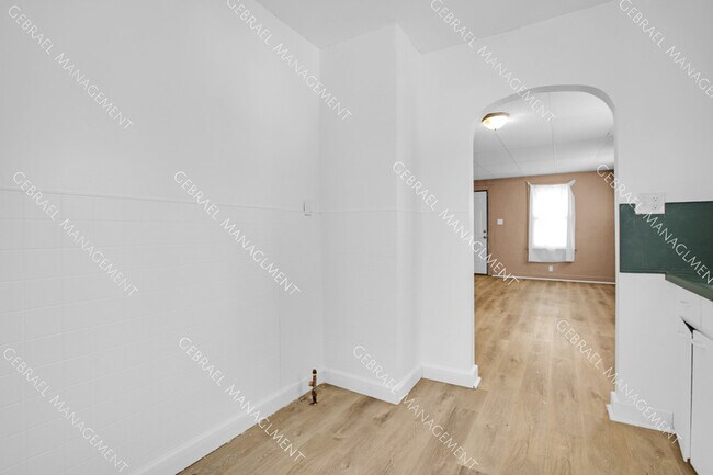 Foto del edificio - 1313 Stocker Ave