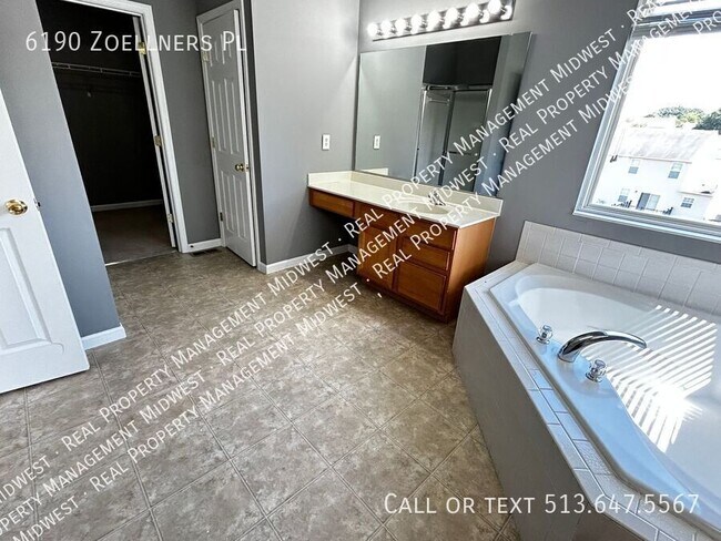 Foto del edificio - 6190 Zoellners Pl