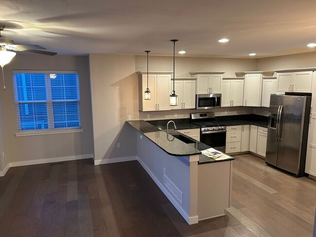 Foto del edificio - 300 Clark Dr