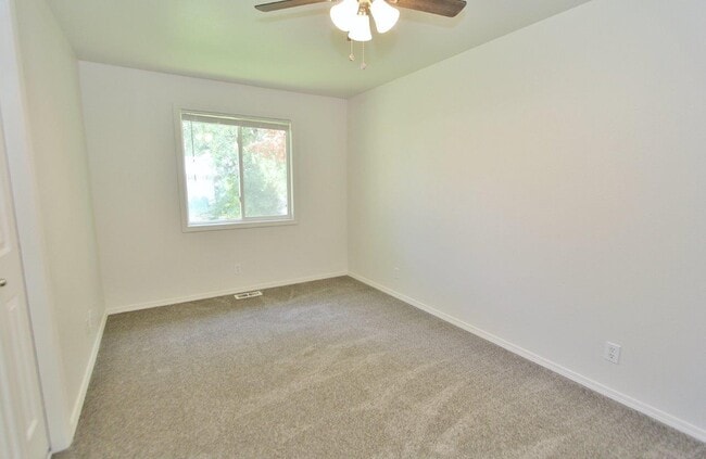 Building Photo - 826 S McKinley Ave