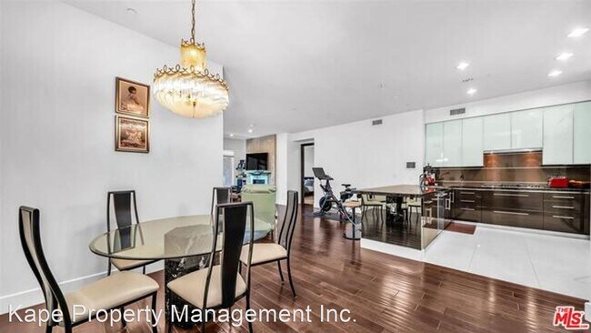 Building Photo - 3 br, 3.5 bath House - 1318 S Roxbury Driv...